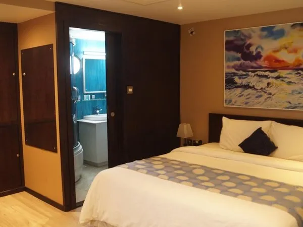 Coral Bay Hotel