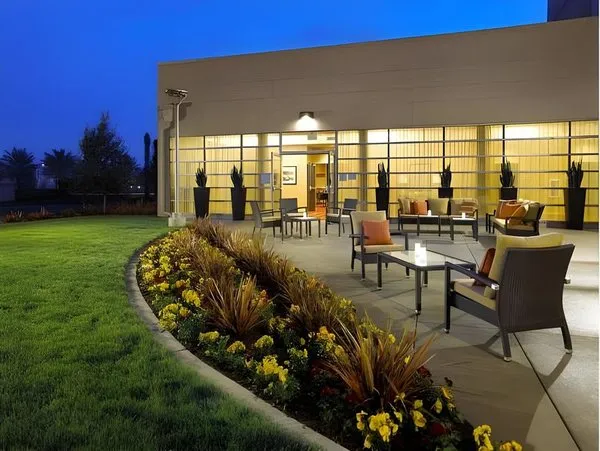 Courtyard Long Beach Airport