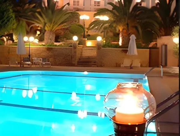 Crithoni's Paradise Hotel