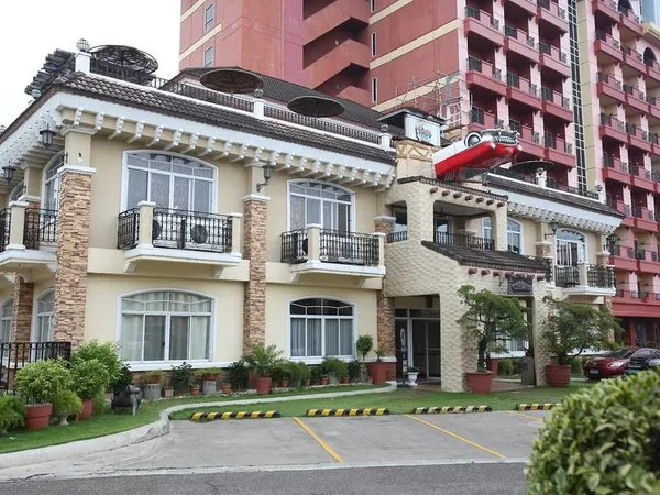 Crown Regency Suites & Residences Mactan