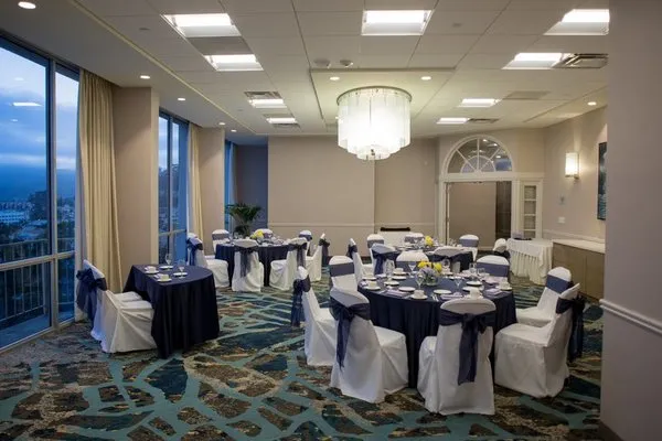 Crowne Plaza Ventura Beach