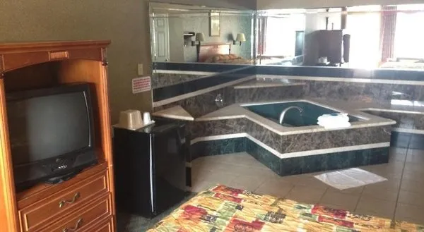 Crystal Inn & Suites