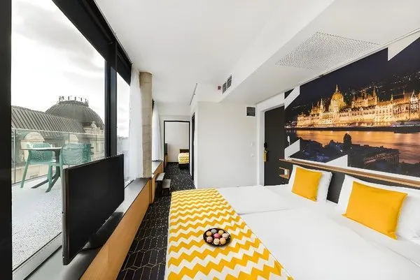 D8 Hotel