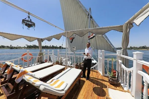 Dahabeya Segelkreuzfahrt & Baden im Mövenpick Resort El Quseir