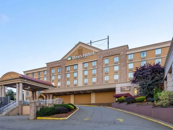 Days Hotel by Wyndham North Bergen /NYC Area