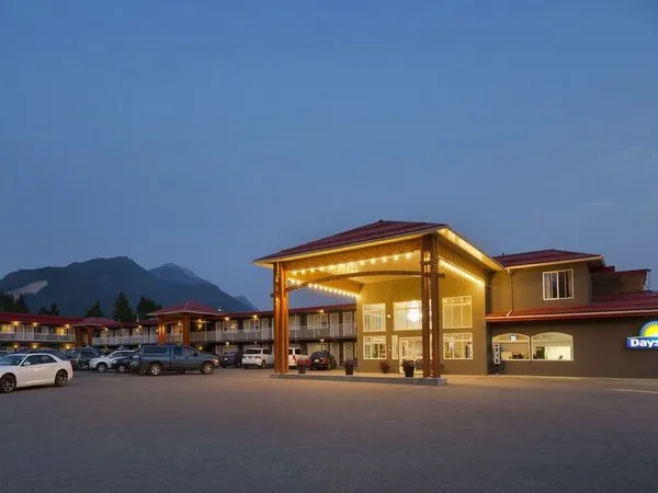 Days Inn by Wyndham Golden