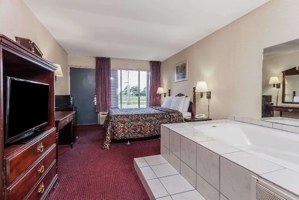 Days Inn by Wyndham Seymour