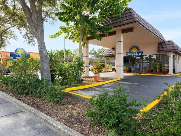 Days Inn by Wyndham St. Petersburg Central