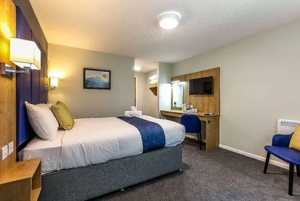 Days Inn by Wyndham Warwick North M40
