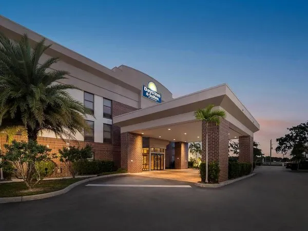 Days Inn & Suites by Wyndham Fort Myers Near JetBlue Park