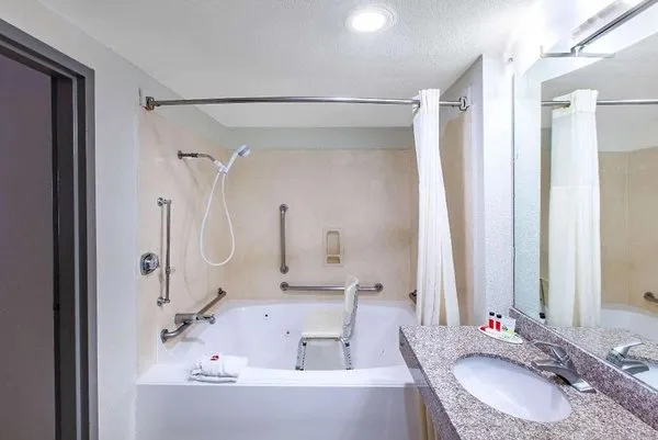 Days Inn & Suites by Wyndham NASA Space Center Houston