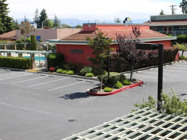 Days Inn & Suites by Wyndham Sunnyvale