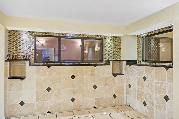 Days Inn & Suites by Wyndham Tampa near Ybor City