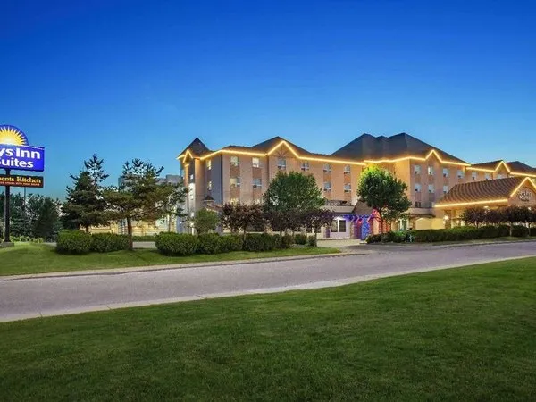 Days Inn & Suites by Wyndham West Edmonton