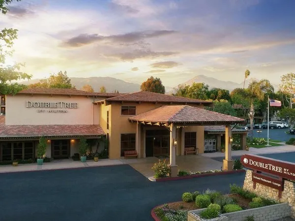DoubleTree by Hilton Hotel Claremont