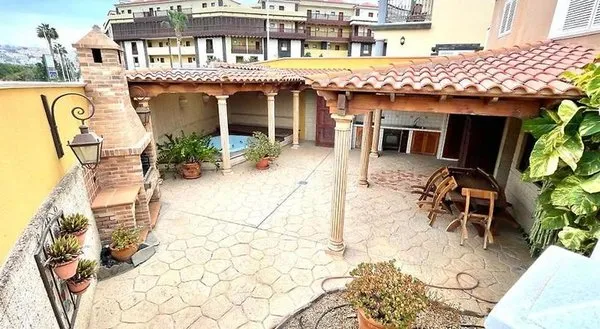Duque Nest Hostel