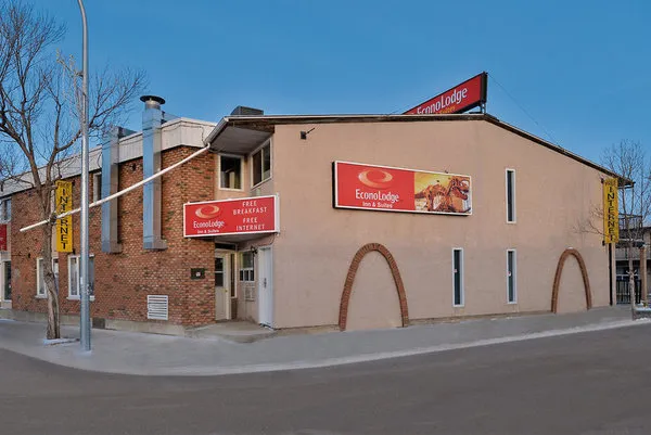 Econo Lodge Inn & Suites