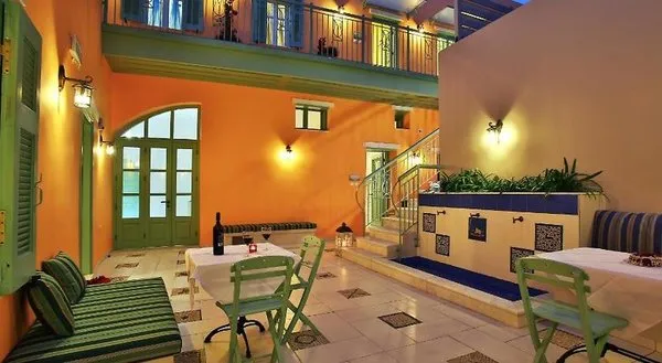 Efchi Suites 1904