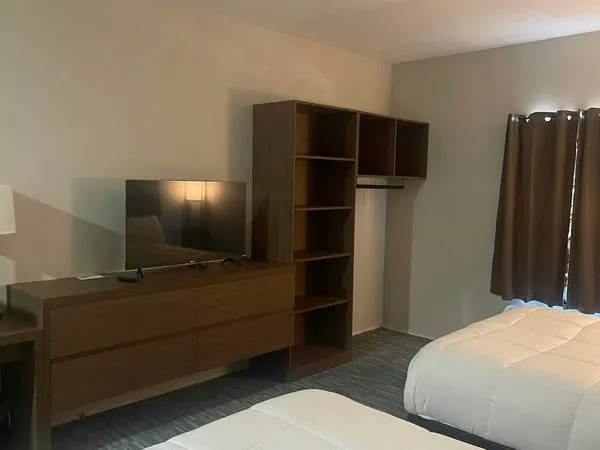 Efficiency De Luxe by Oyo Rooms