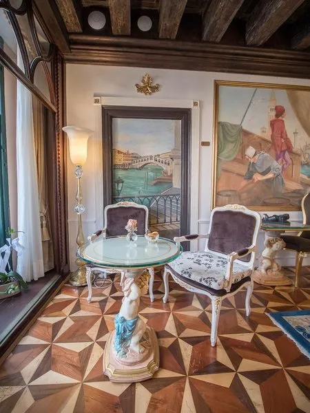 EGO' Residence