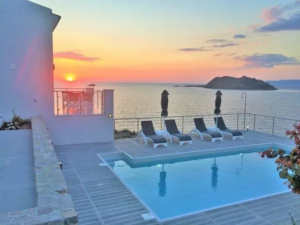 Eleia Seafront Villas