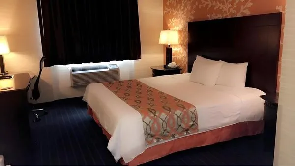 Elmhurst Hotel