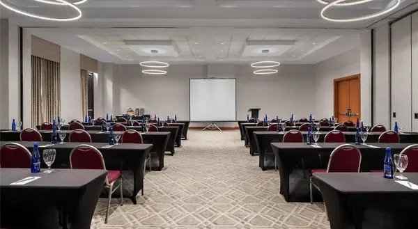 Embassy Suites by Hilton Boston at Logan Airport