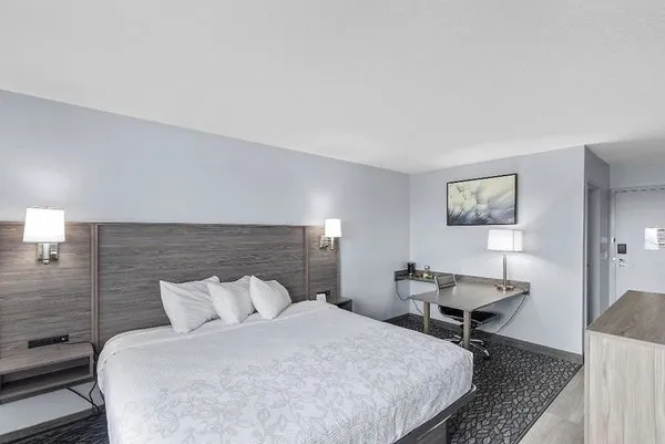 Emerald Hotel & Suites