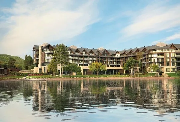 Entourage sur-le-Lac