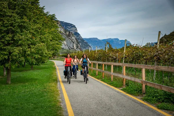 Etsch-Radweg,Etsch-Radweg: Durch Südtirol zum Gardasee,Etsch-Radweg Nauders - Riva del Garda/Arco,Etsch-Radweg, Schlanders - Arco