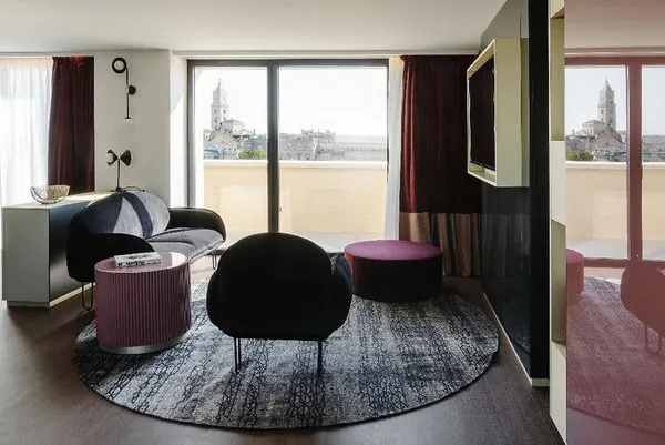La Suite Hotel