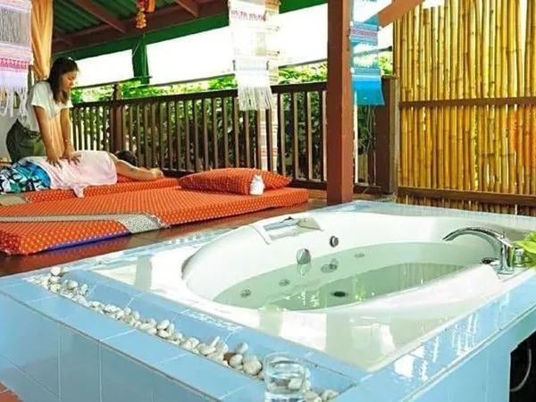 Expat Hotel