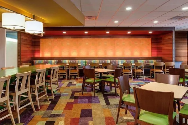 Fairfield Inn & Suites Lincoln Southeast