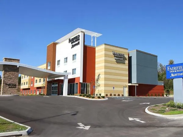 Fairfield Inn & Suites London