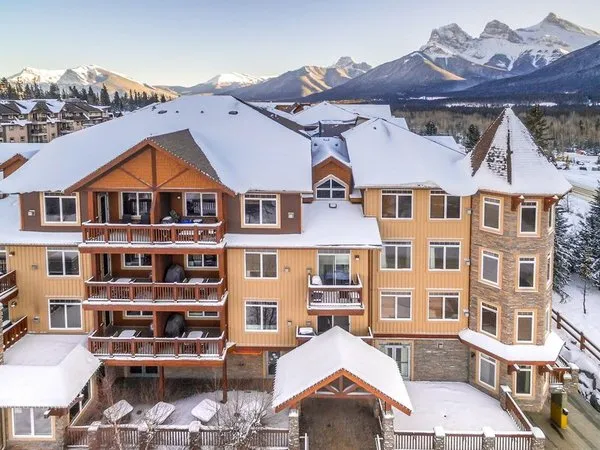 Falcon Crest Lodge