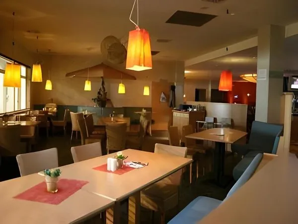Feel Good Club & Hotel