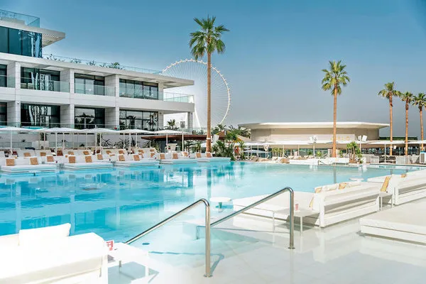 FIVE Luxe