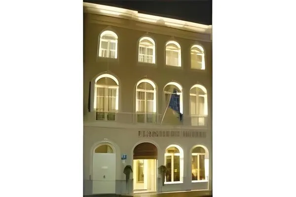 Flanders Hotel