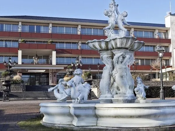 Fletcher Familiehotel De Hunzebergen