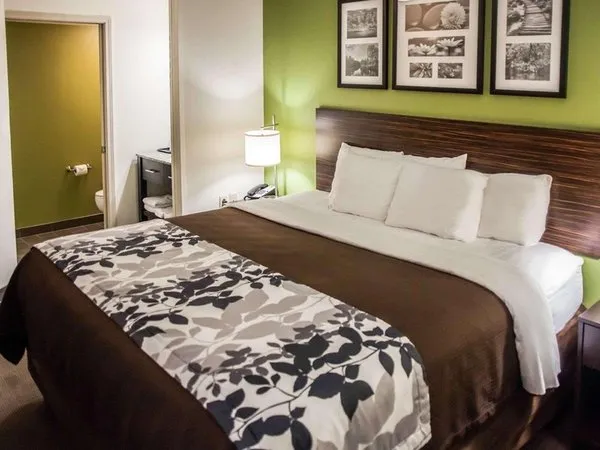 Garner Hotel Topeka West by IHG