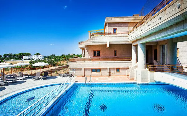 Gennadi Blue Hotel