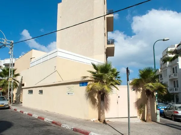 Geula Suites Hotel