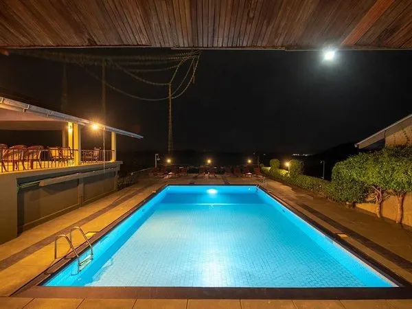 Giritale Hotel