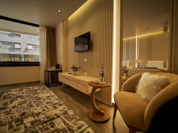 Gold's Pyramids Hotel