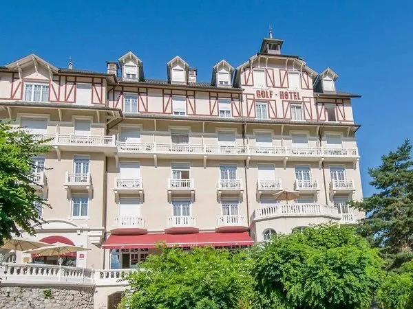 Golf Hotel