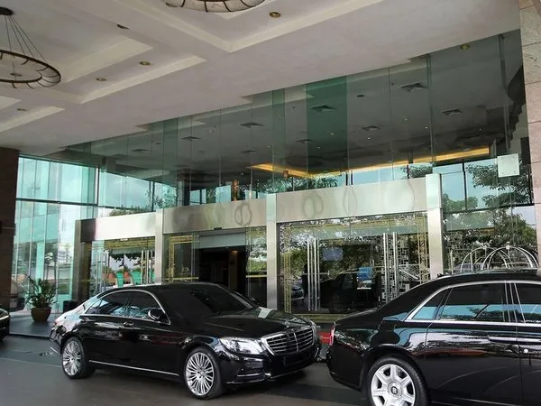 Grand Paragon