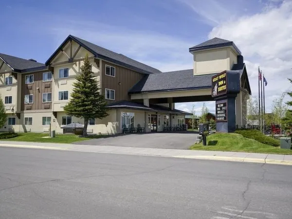 Gray Wolf Inn & Suites