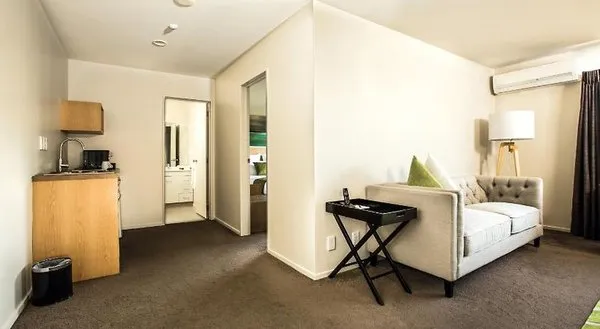 Greenlane Suites