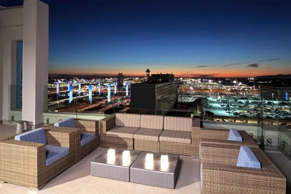 H Hotel Los Angeles Curio Collection by Hilton