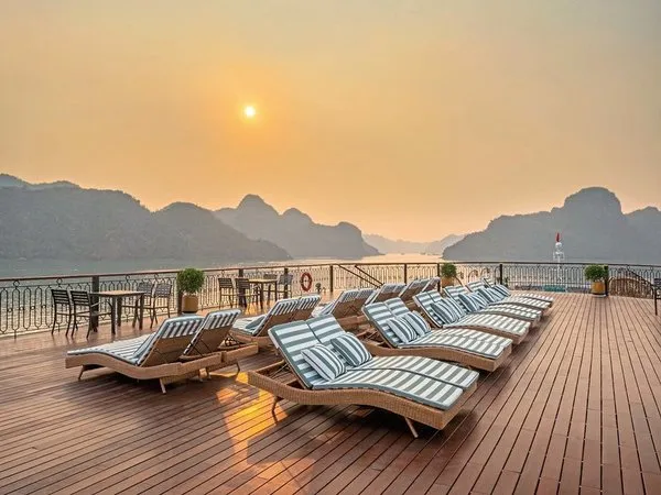 Halong Bucht an Bord der Indochine Grand (1 Nacht)